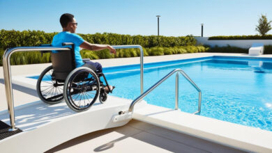 Imagem feita em IA de uma pessoa com deficiência preta na cadeira de rodas acessando a piscina por meio de uma plataforma num dia de sol